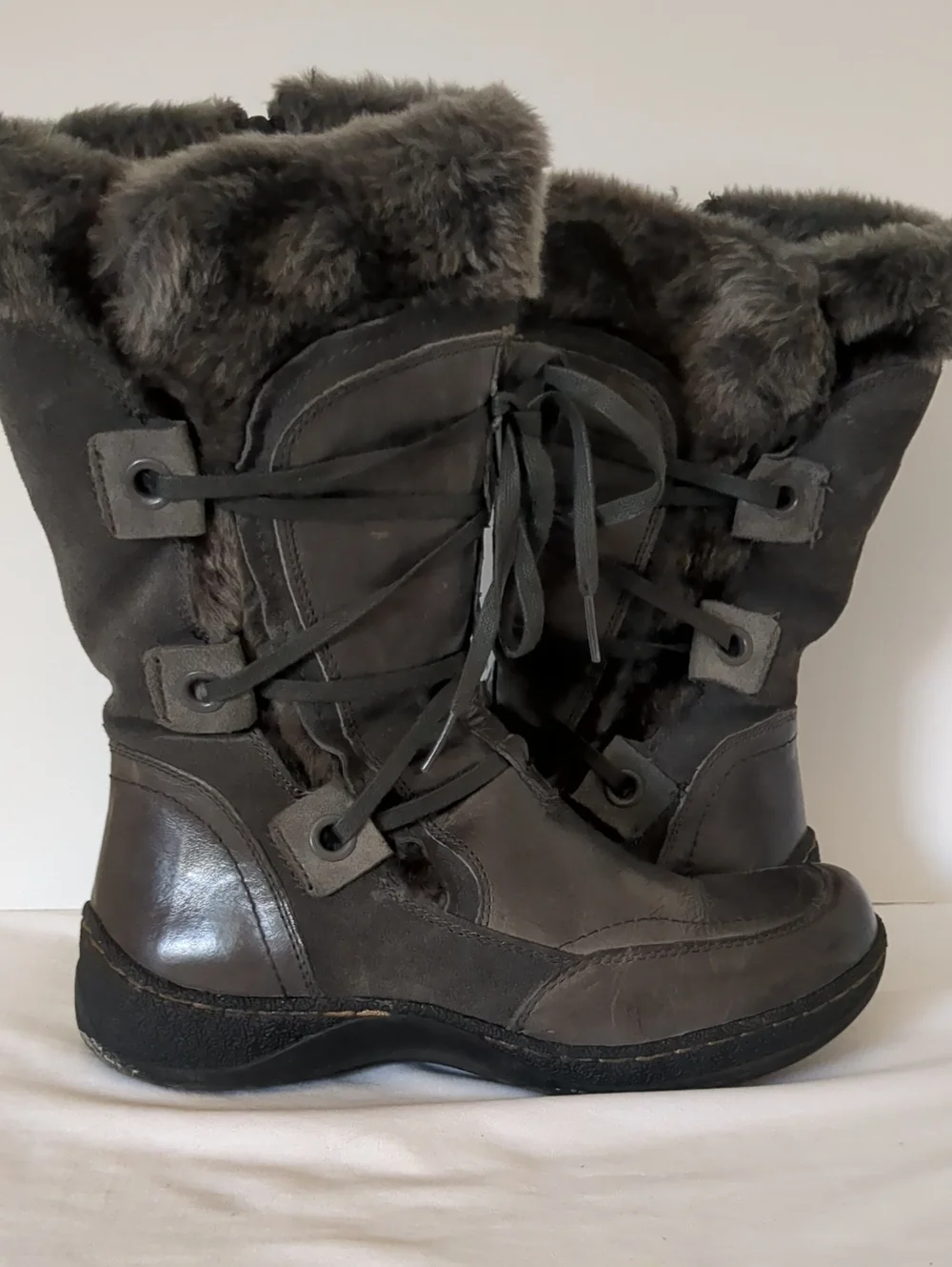 BareTraps Gray Leather, Suede & Faux Fur Lined Zip Snow Boots, 8.5 M